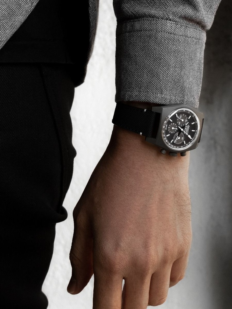 chronomaster-revival-shadow-porte_1cb4512b-94d7-4f14-8c42-152635958a39.jpg