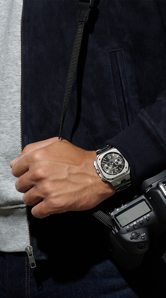 br05-chrono-black-steel-steel-porte-1_49cf8c95-0d7e-4c8b-857b-4505da076df3.jpg