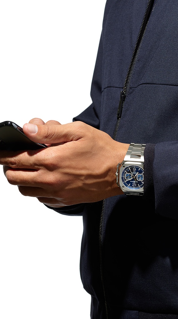 br05-chrono-blue-steel-steel-porte_a41a590c-8705-4ad8-9d81-5e1dc441fefe.jpg