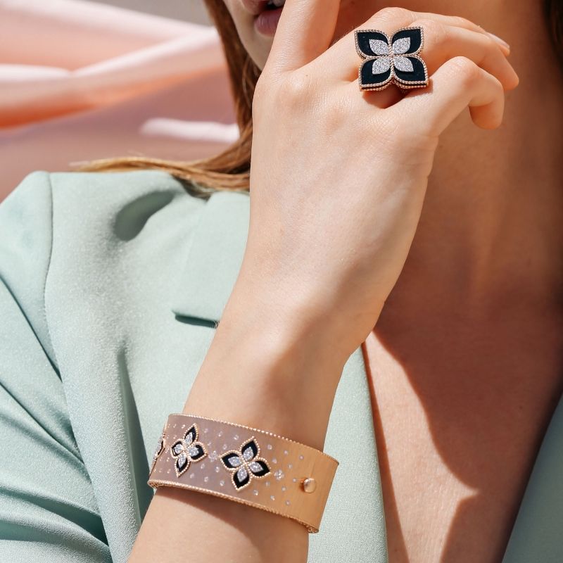 bracelet-black-jade-princess-flower_f9cd4cea-db13-4671-bfc6-ee83b6546e3d.jpg