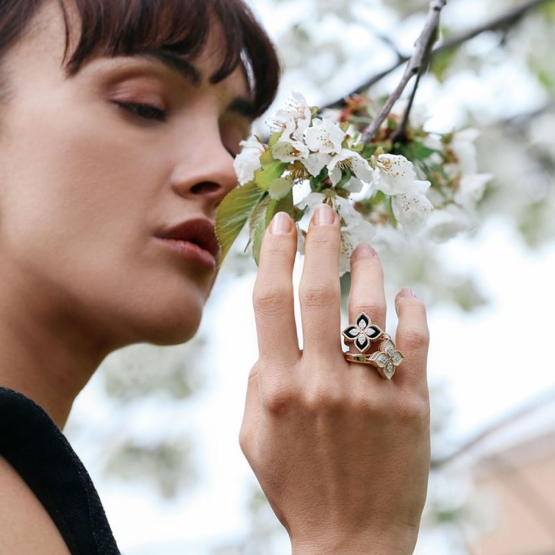 princess-flower-ring-in-18kt-rose-gold-mother-of-pearl-diamonds-small-version(2)_1b0beb14-77dd-49bc-aff8-c2b0f4fe34af.jpg