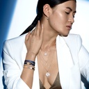 messika-image-22-zoom-1-collier-lm-mm-nacre-blanche_1_2e6bd063-97d2-4457-b97d-541f52a0cd62.jpg