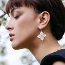 princess-flower-pendants-in-18kt-rose-gold-mother-of-pearl-diamonds_755bf9e1-345c-4691-b7fa-007a1473fb4d.jpg