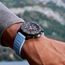 x82310281b1s1-endurance-pro-on-wrist_652e77b1-9a15-4be2-bc0c-88166db3068d.jpg