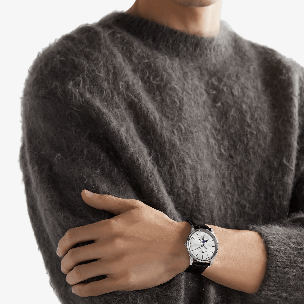 q1368430onwrist_1d39f7f9-40aa-4155-8bc6-206acea263f2.png