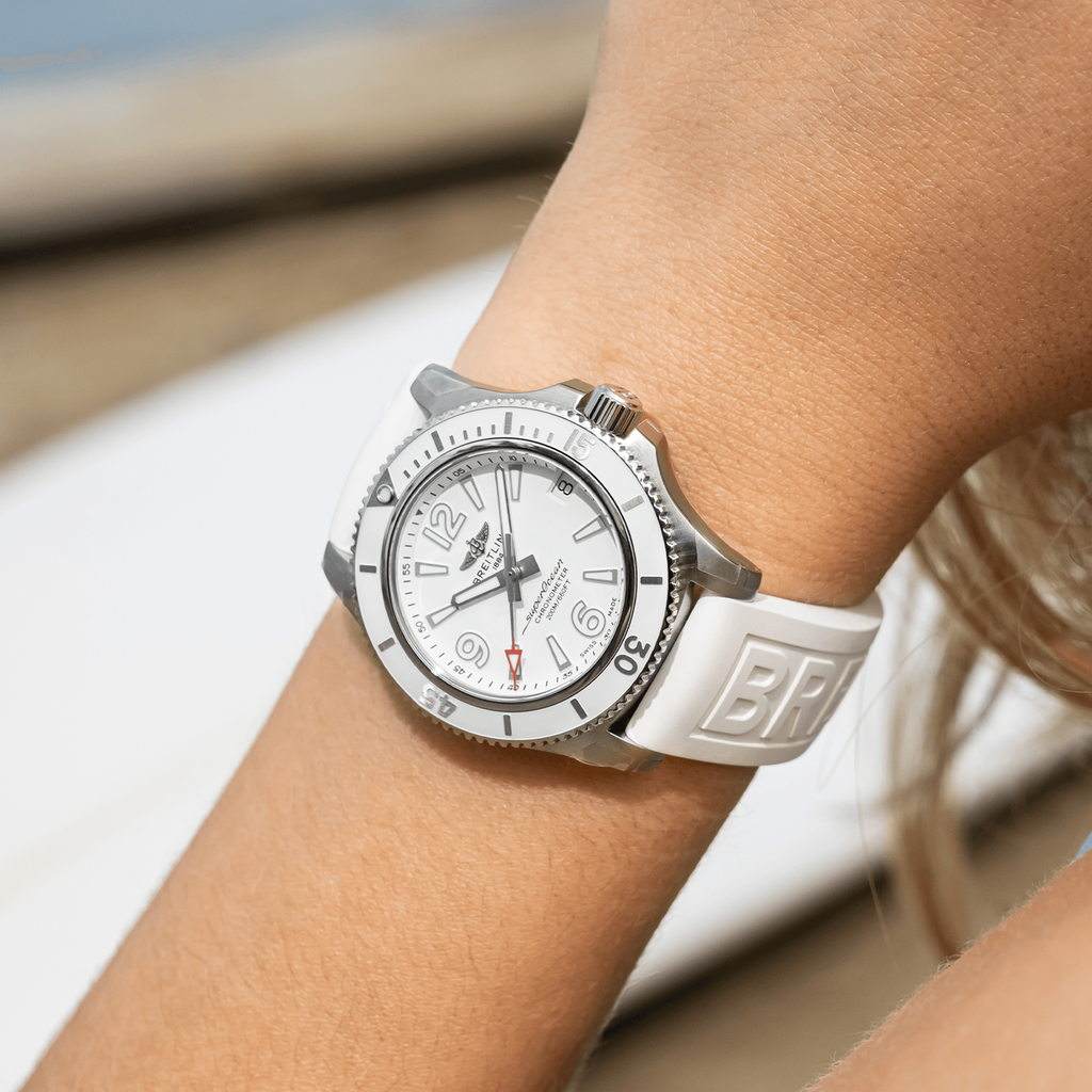 a17316d21a1s1-superocean-automatic-36-on-wrist_0846dfae-8301-4500-aab3-419f2e896de4.png