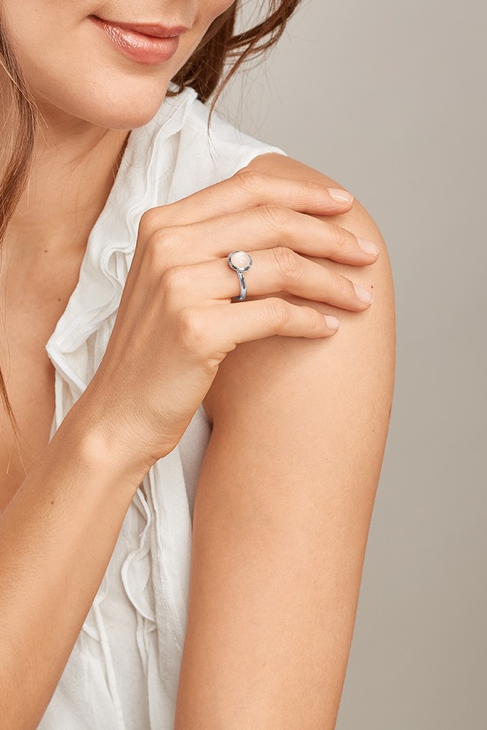 tamara-comolli-bouton-small-sand-moonstone(1)_31fbeaf5-e130-4122-a391-335523c27248.jpg