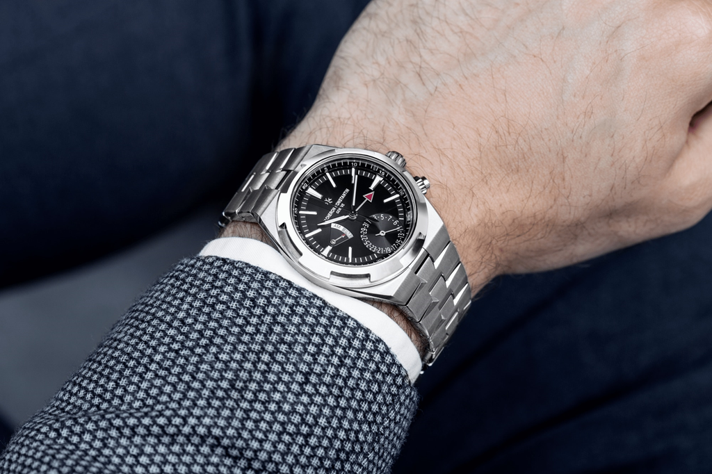 7900v-110a-b546onwrist_919d0523-44d5-4a9b-ae4a-f8308e6da17a.jpg