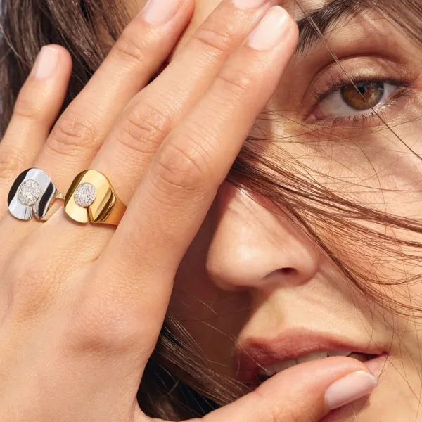 bague-menottes-dinh-van-r15-en-or-jaune-et-diamants_ca232255-26e6-4934-9a5d-be8002fa2de2.png