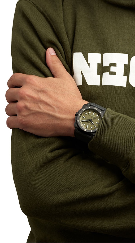 br0392-diver-military-1_01a46822-6513-4092-a592-0c8c70f6f3ac.jpg