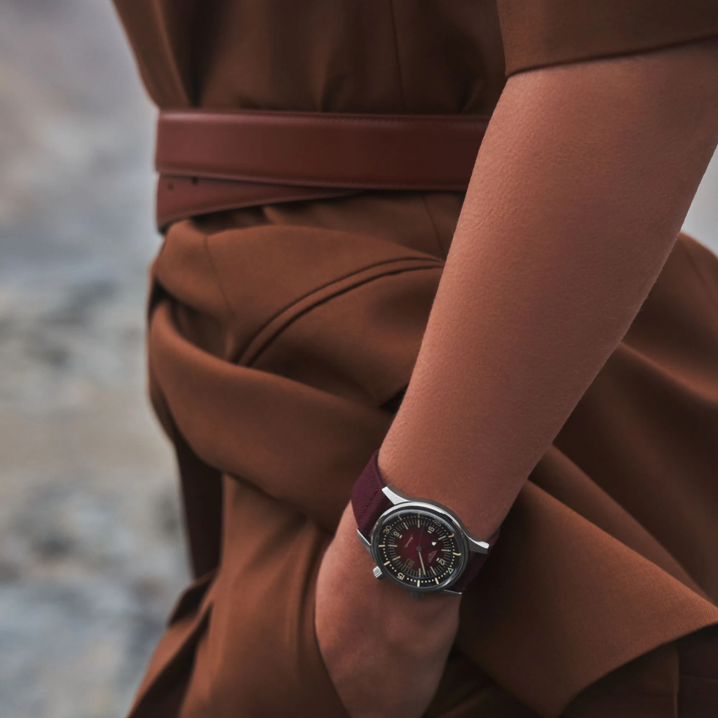 the-longines-legend-diver-watch-l3-374-4-40-2-porte_9fee49da-29f7-462d-af9f-c374179e06a2.png