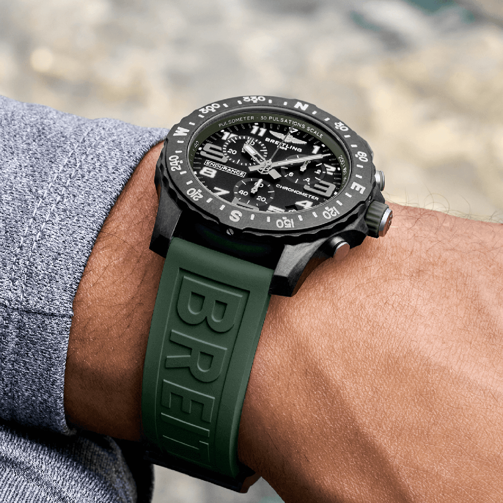 x82310d31b1s1-endurance-pro-on-wrist_cdb7b8e0-7a6f-4a18-b247-c856155be6ea.png