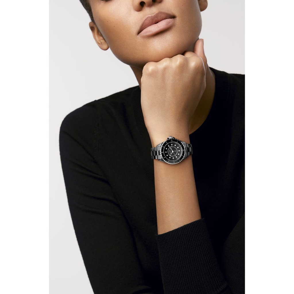 j12-watch-33-mm-black-silver-diamond-steel-black-ceramic-packshot-portee-h5701-8830992580638_bfc47271-130a-4b83-b66f-a46f56b3f2fe.jpg