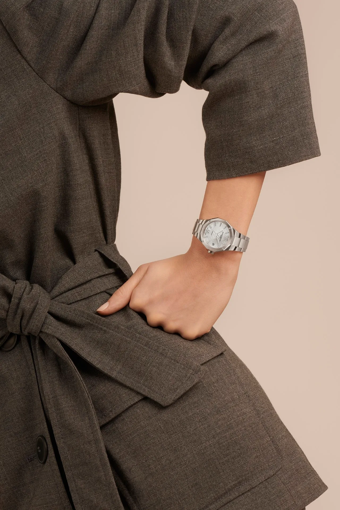 baume-et-mercier-riviera-m0a10663-mood_b0dc37d7-66f2-4b31-8cef-b9b49b5f0e7d.png