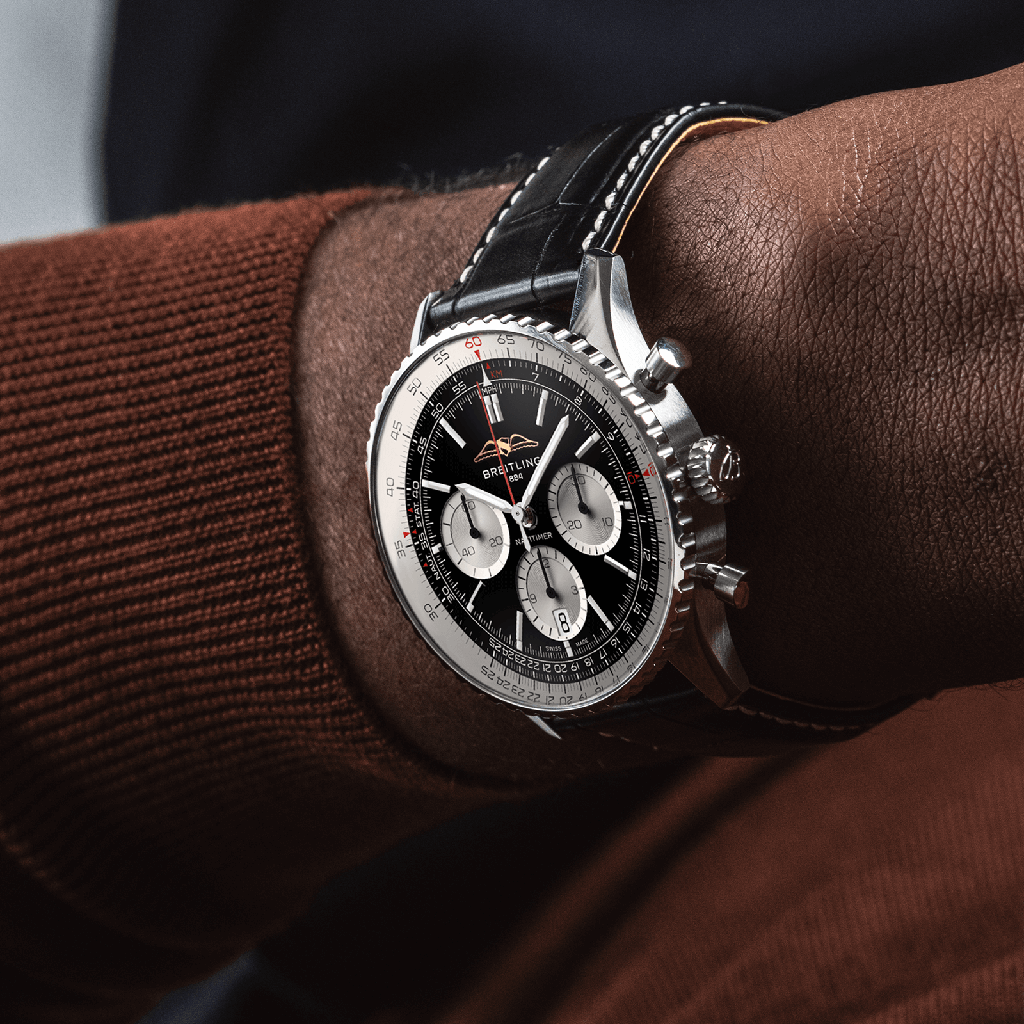 ab0138211b1p1-navitimer-b01-chronograph-43-on-wrist_c00b4175-8014-42ff-8bc7-a41a8a91b78e.png