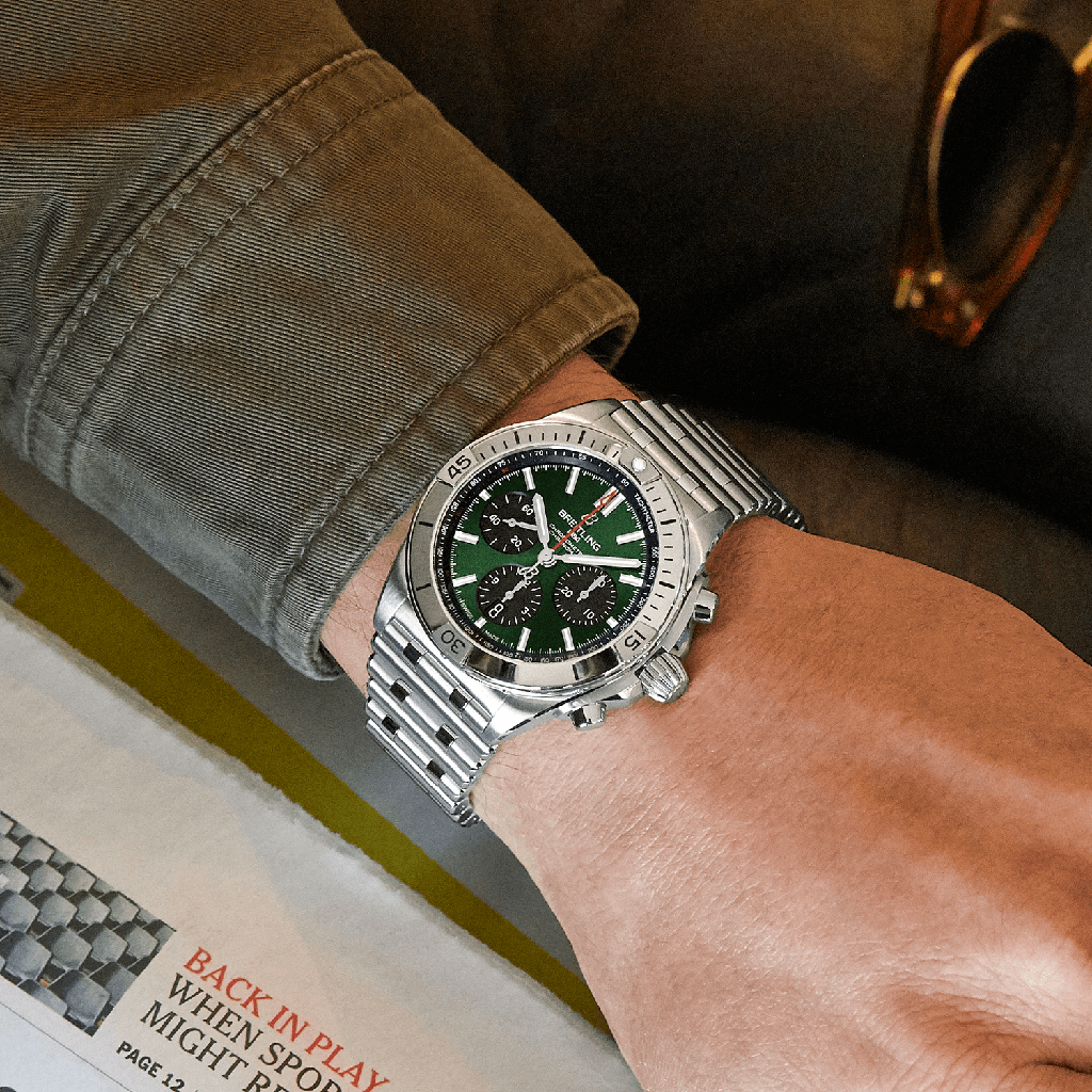 ab0134101l1a1-chronomat-b01-42-on-wrist_ded22361-9905-4b77-b1e8-7983dcd2f107.png