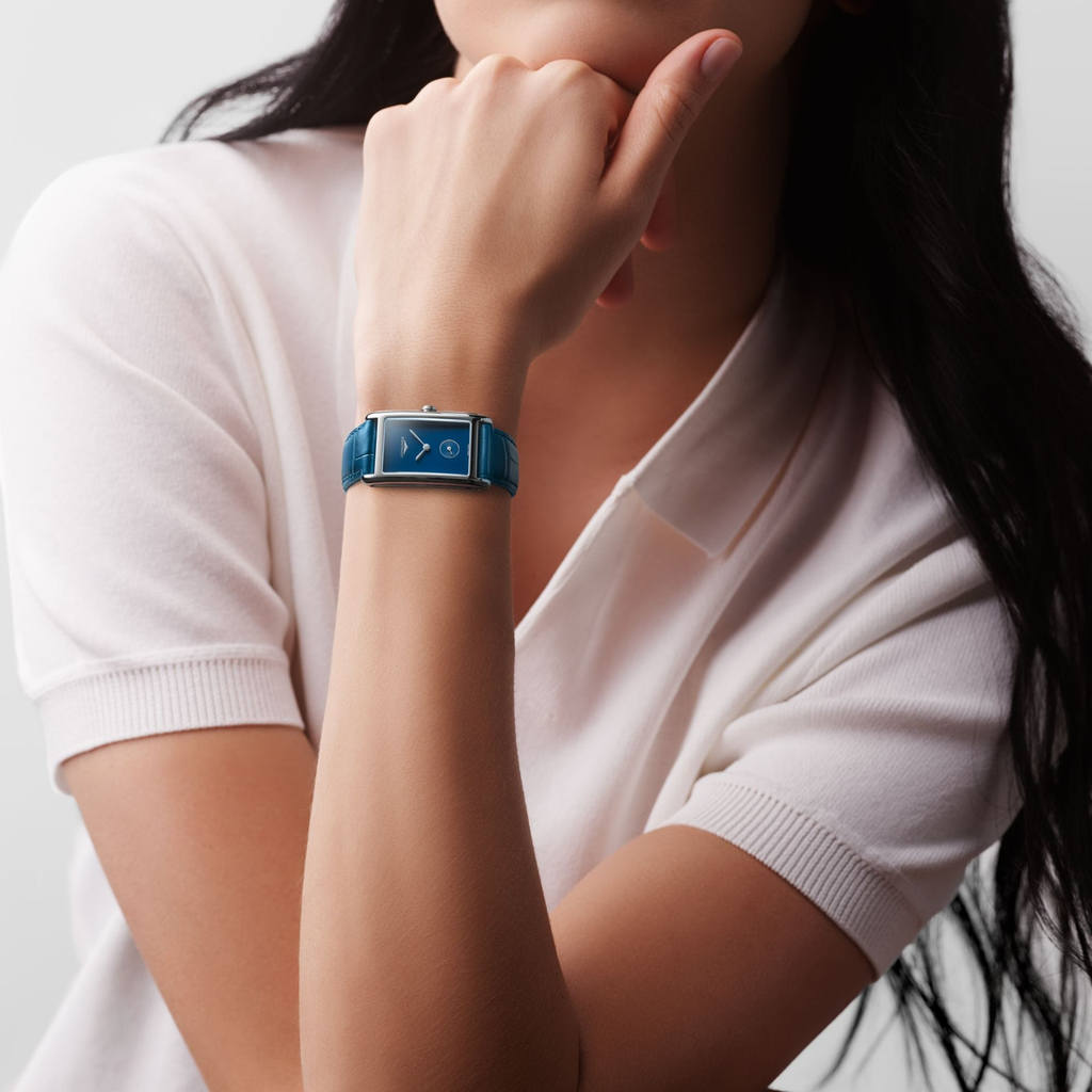 longines-dolcevita-l5-512-4-90-2-on-wrist_eedc653e-5e5b-482b-b2b5-97d9fadfd6a3.jpg