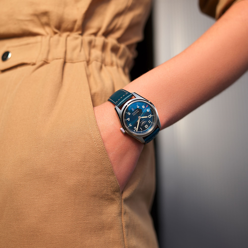 longines-spirit-l3-410-4-93-0-porte_fb540051-a73c-4c43-b5a3-c34697ffb94b.jpg