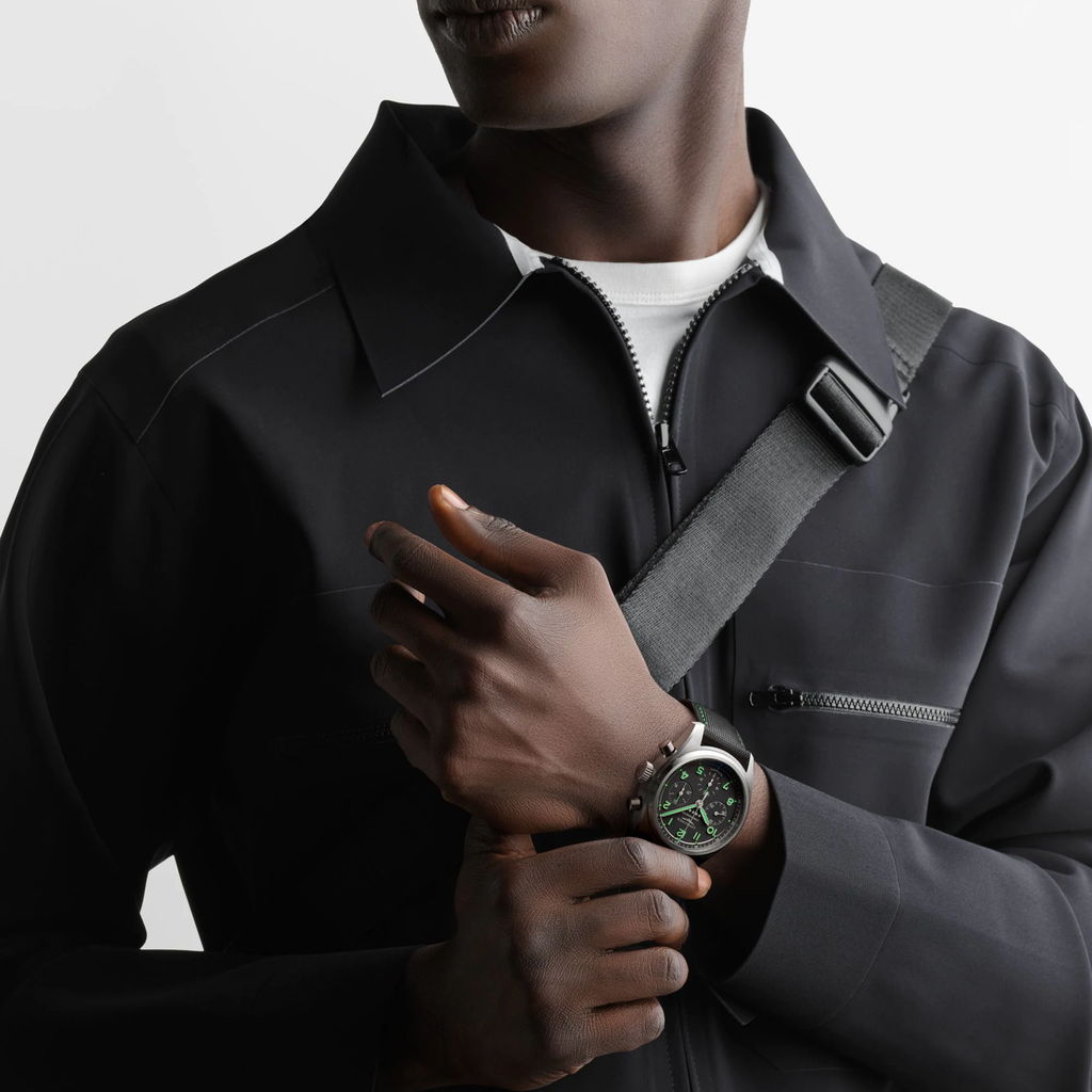 longines-spirit-l3-829-1-53-2-on-wrist_4d783311-fc7d-424a-8212-ad88f17eb6b9.png