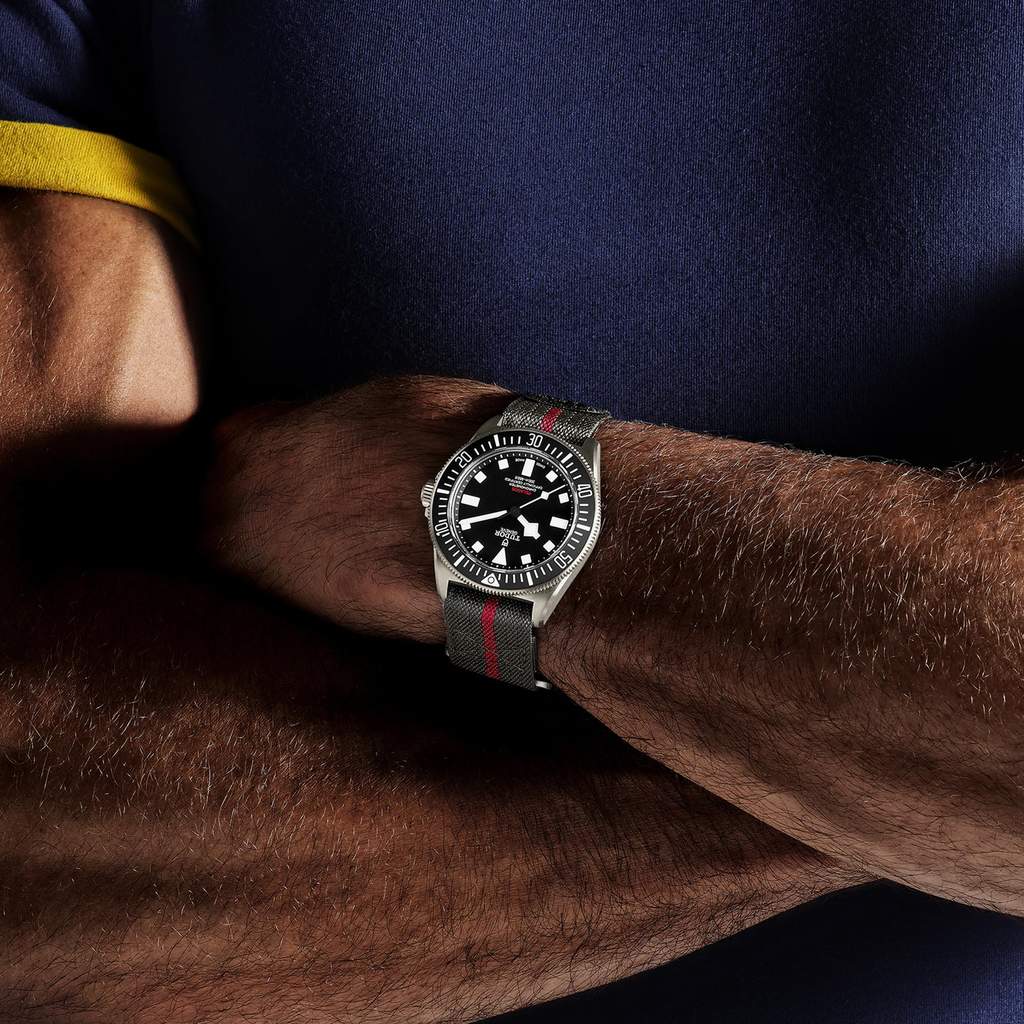 tudor-m25717n-0001_7b1b3471-66ec-4b51-a083-41387f40ff31.jpg