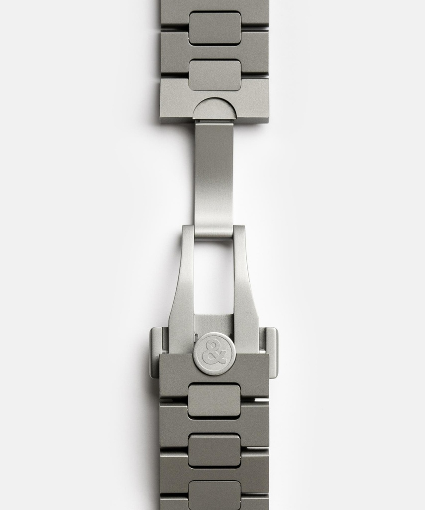 br-x5-black-titanium-produit-bracelet-v2_1c40d155-34b0-42d3-b723-b9fa0835a0dc.jpg
