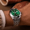 a32398101l1a1-chronomat-automatic-gmt-40-on-wrist_816ed03c-4583-454a-9aeb-0923c1b9e663.png