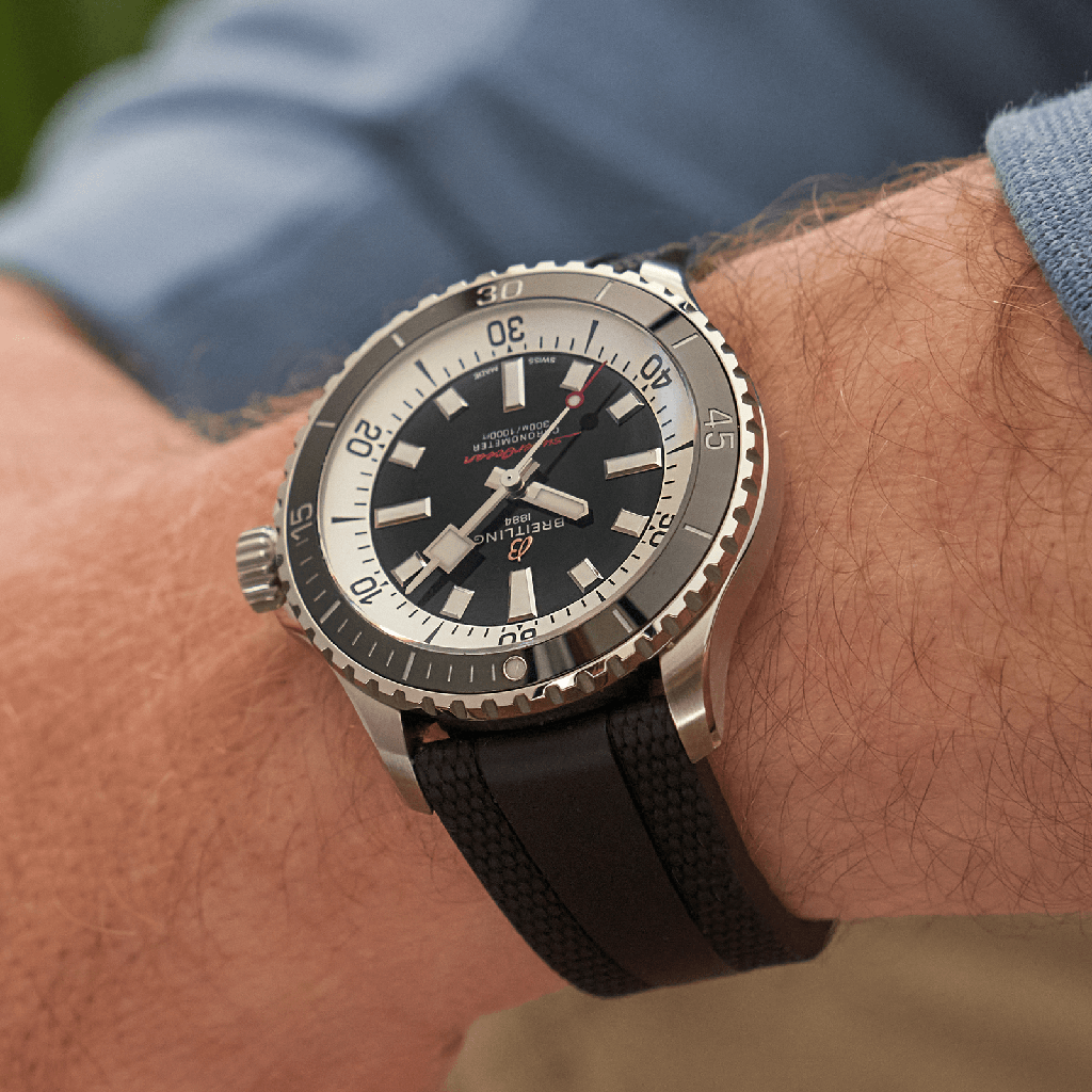 a17375211b1s1-superocean-automatic-42-on-wrist_a3d6df05-5b0d-4f9f-815e-ed2c9c6cec5c.png
