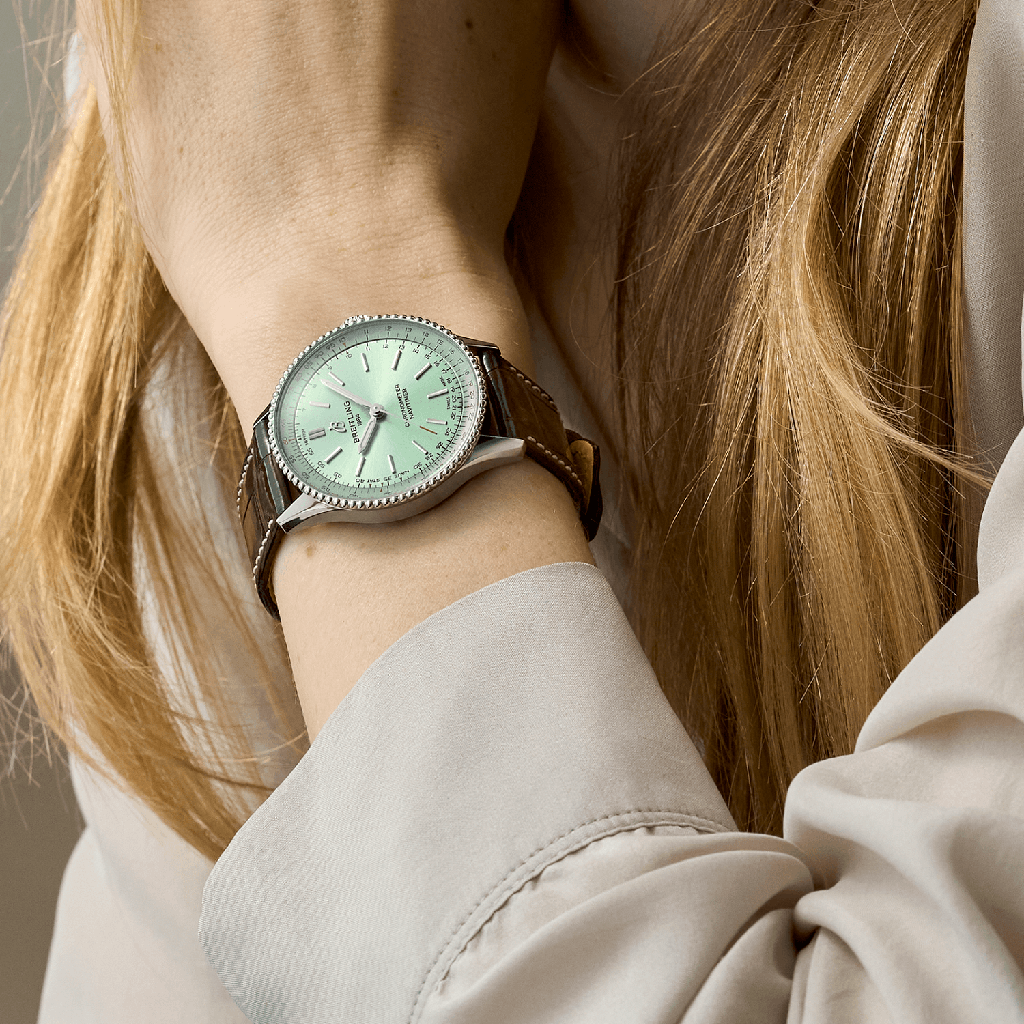 a17327361l1p1-navitimer-automatic-36-on-wrist_77fa4ddb-f3d9-499d-be80-9ed44d9500a1.png