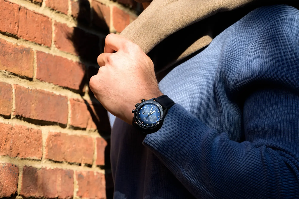 5200_0140_o52a_bathyscaphe_flyback_chronograph_lifestyle3_rgb_547fafc0-853c-4a6f-8c30-1d8671ebd816.png