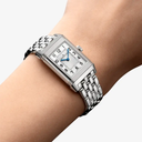 q2668130-on-wrist-front_9767931e-9a76-4750-8f8e-90795afbffac.png