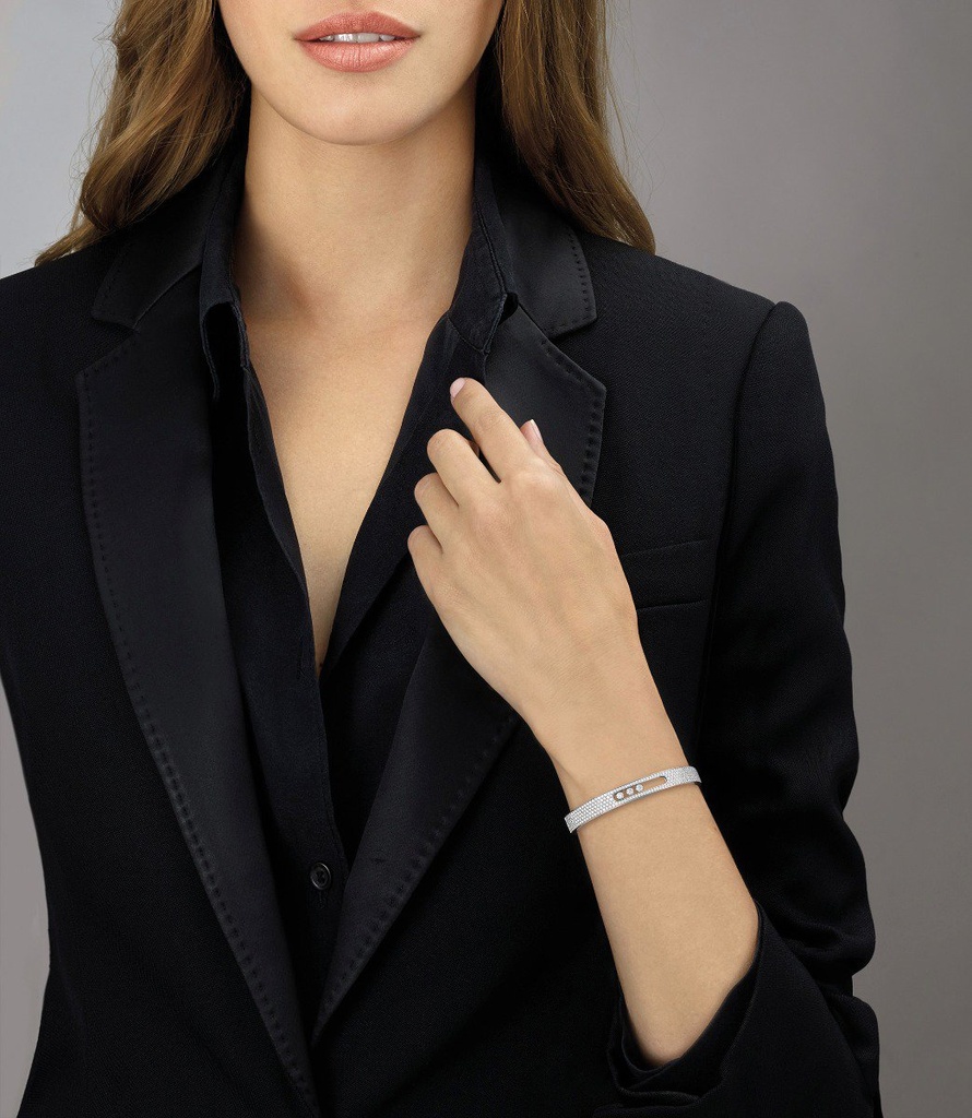messika-bangle-move-joaillerie-pave-porte_bc757ba2-8612-4803-837e-09a4f68ca11b.jpg