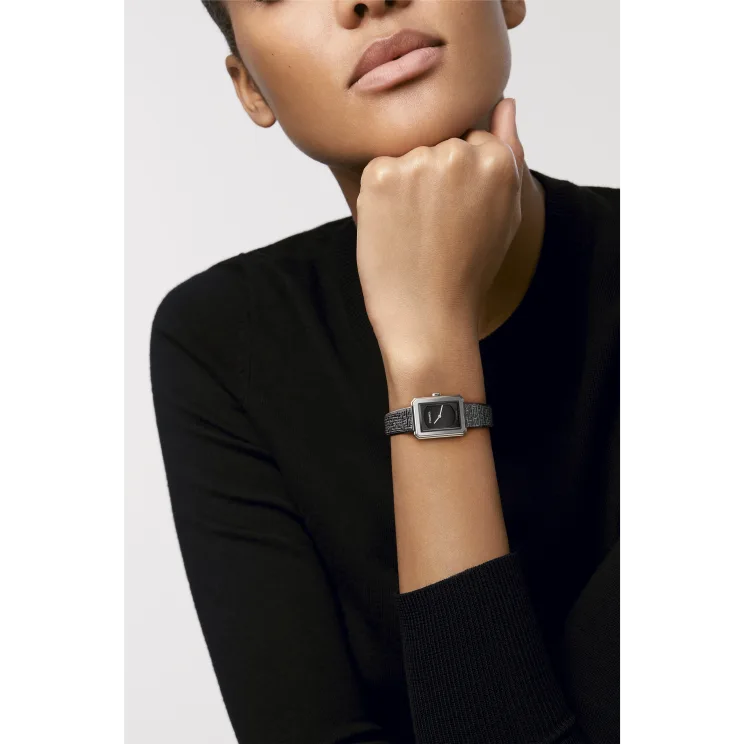h5317_on_wrist_fde5cd9c-0f63-4563-a068-ccc3867e27a3.png