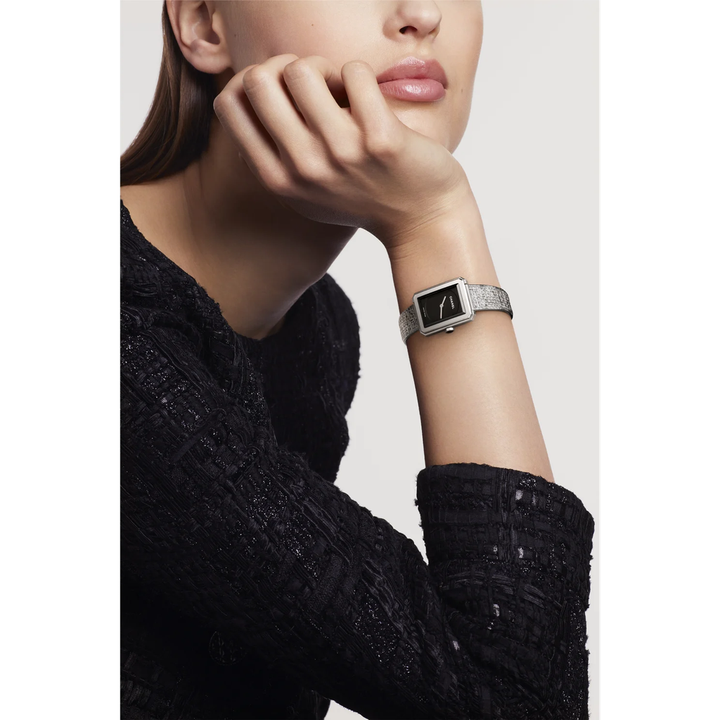 h4876_on_wrist_dbf4f371-ea8d-4085-83ef-4de9ab5015aa.png