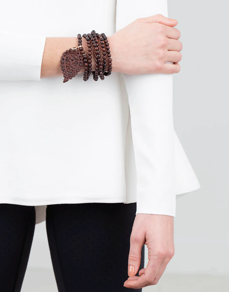 n-ind-sw-leaf-rg_on_wrist_461a1a97-dcba-4d8f-99e9-80933678dcfc.png