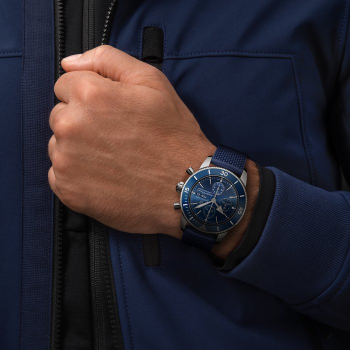 a13313161c1s1-superocean-heritage-chronograph-44-on-wrist_840d3ef7-5663-4d18-8a43-ea772724ae13.jpg