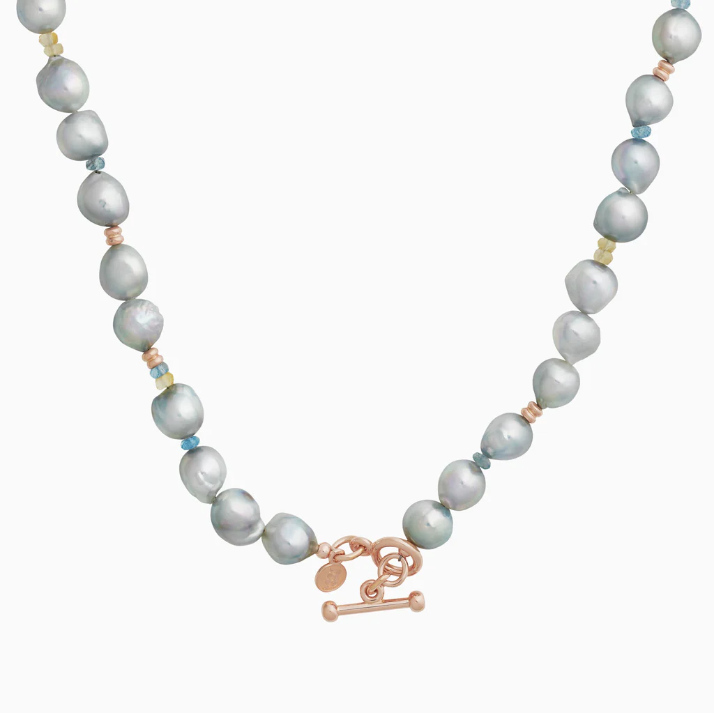Necklace in pink gold with Akoya pearls