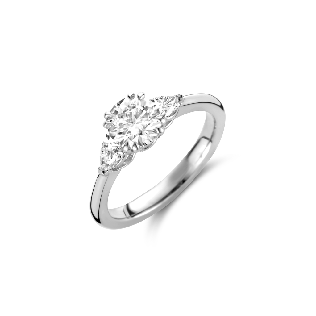 Solitaire 1.00ct with 2 pears