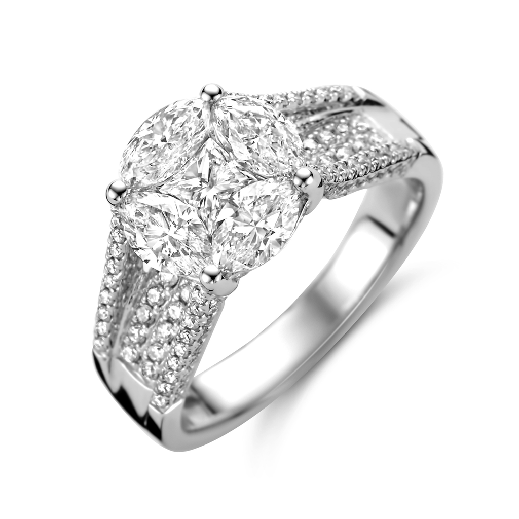 Ring with diamonds