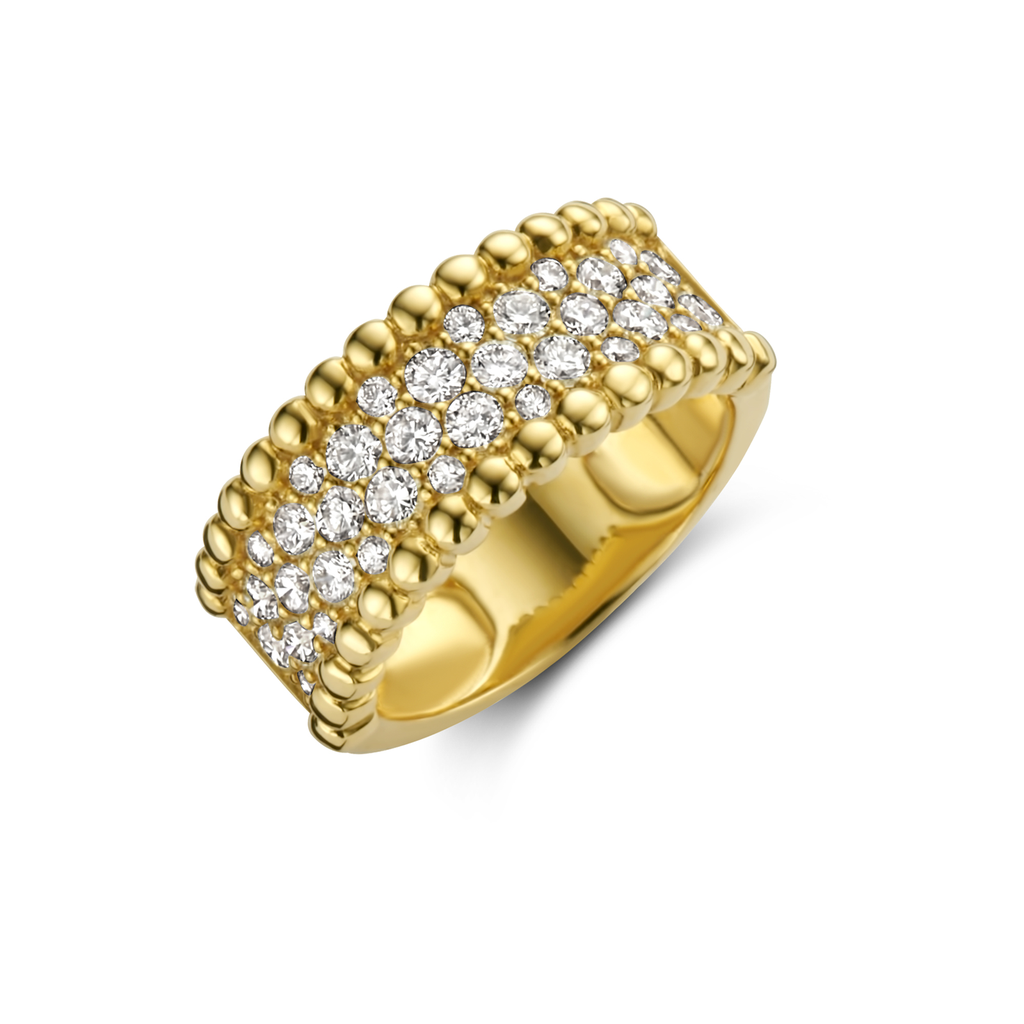 Ring half paved diamonds