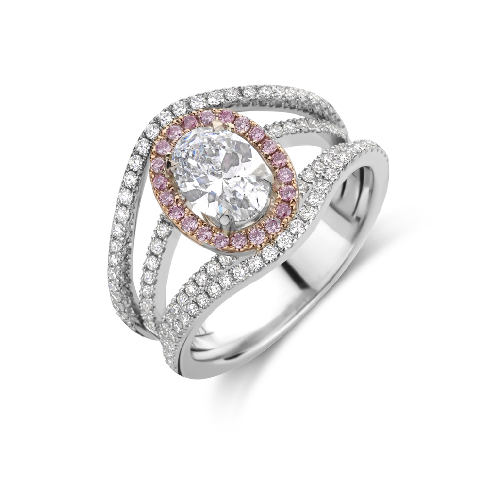 Solitair oval with pink diamonds