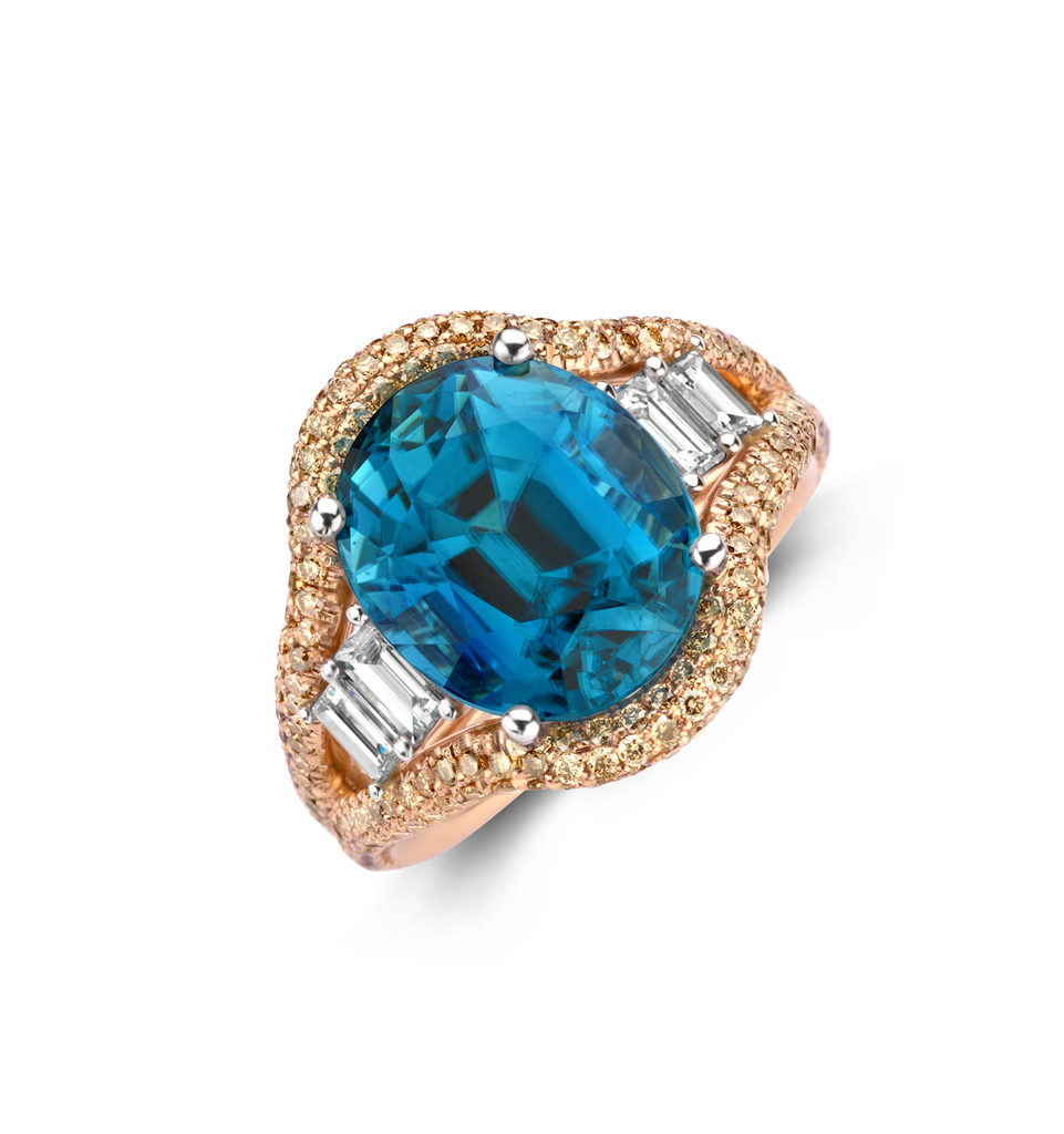 Ring with oval natural zirkoon, baguettes and cognac diamonds