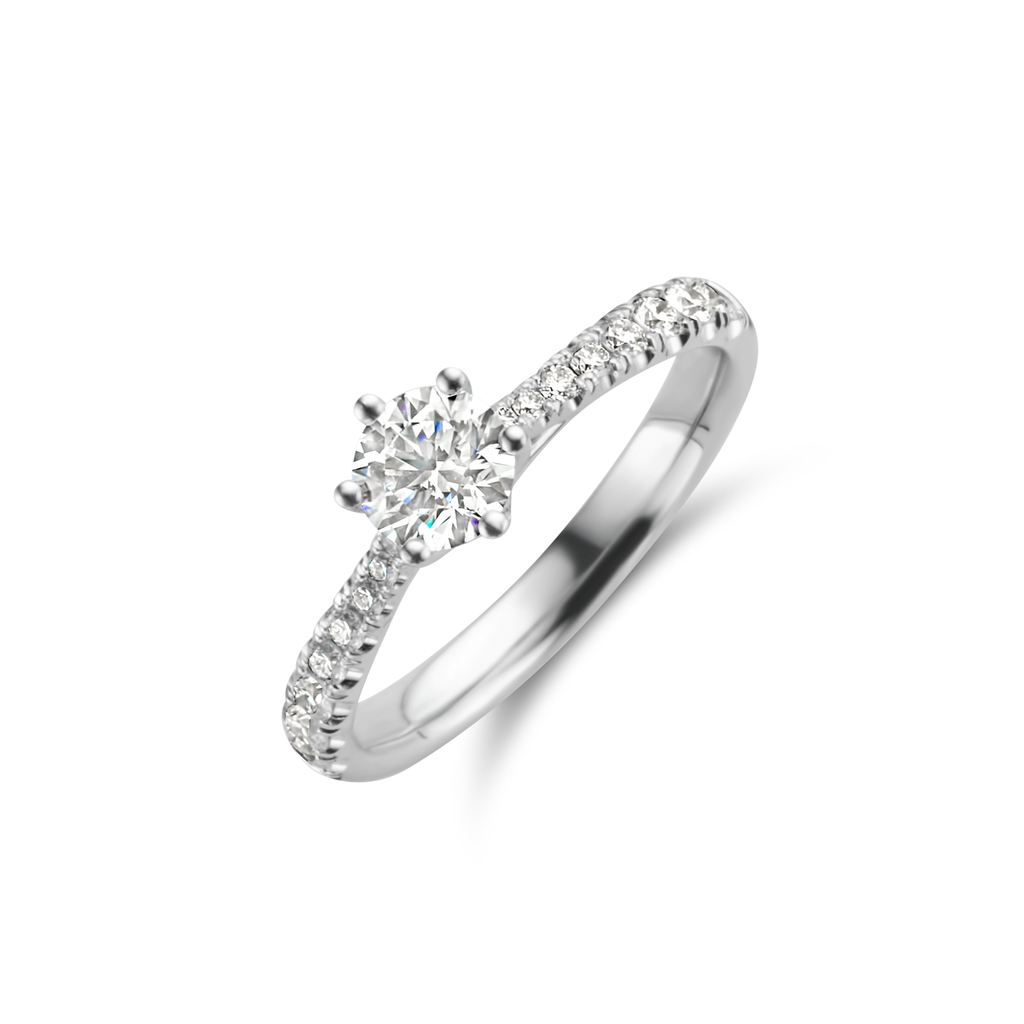 White gold solitaire with brilliant cut diamonds