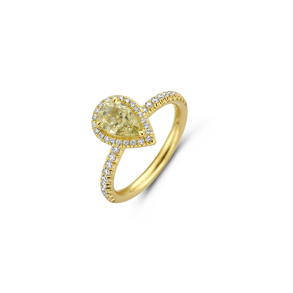 Yellow gold solitaire with diamonds
