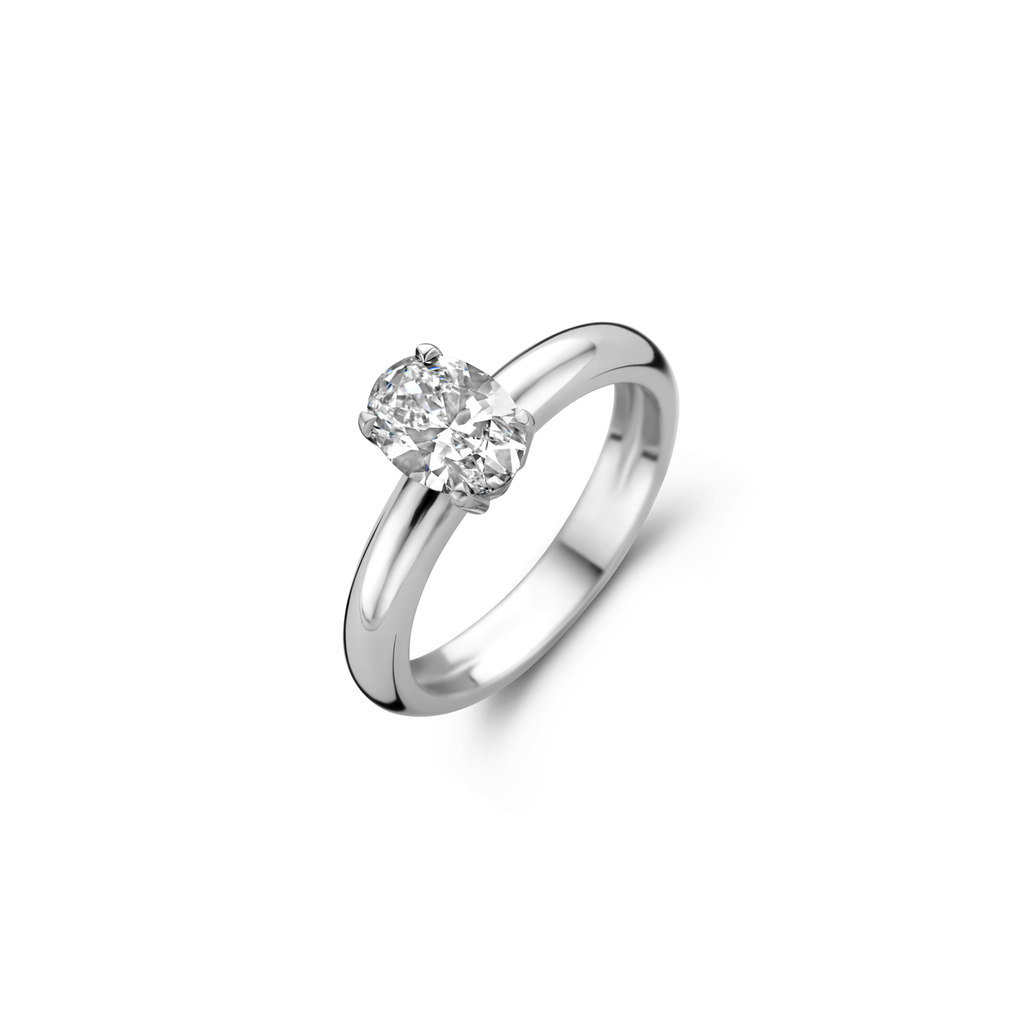 White gold solitaire with diamond