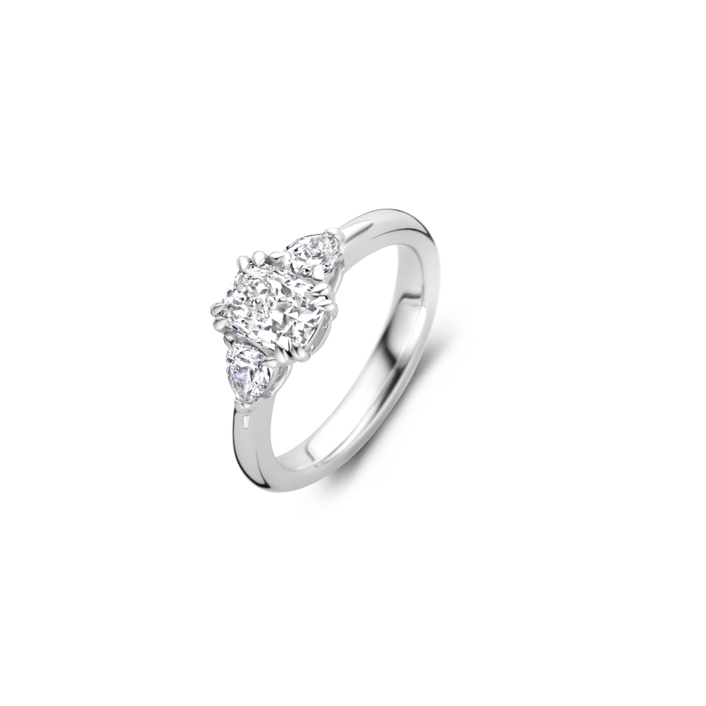 Whitegold ring with diamonds
