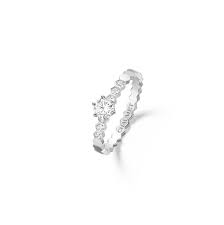 Bee de Chaumet solitaire ring