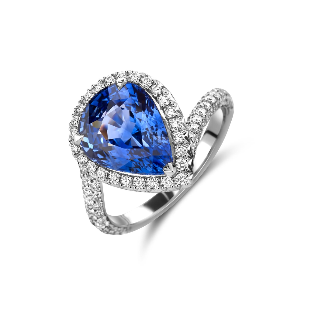 Whitegold ring with Saphire and diamonds