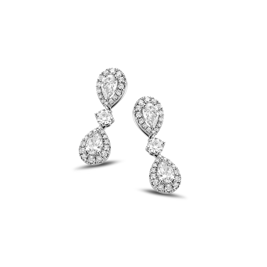 Earrings with pearshape diamonds