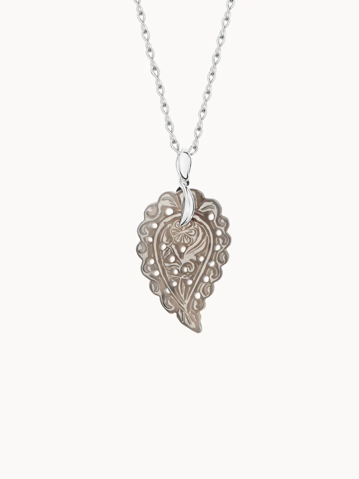 INDIA Leaf pendant small Grey Chalcedony