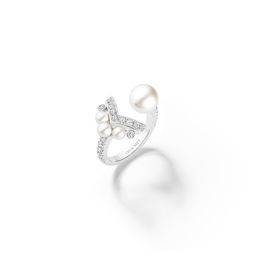 [85044]  Chaumet - Joséphine Aigrette in White Gold with Diamonds and Pearls